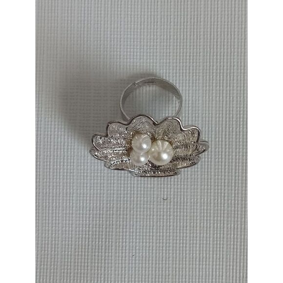 Silver Tone Metal Clam Shell Faux Pearl Beads One Size Adjustable Statement Ring - Picture 3 of 6